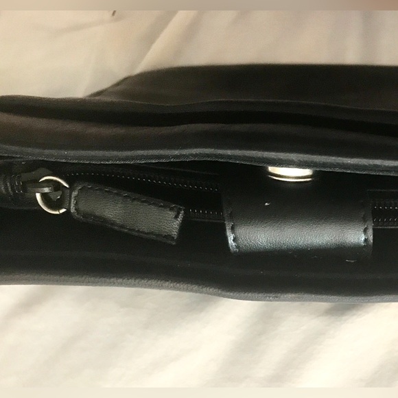 Vintage Nine West Black Leather Shoulder Bag/Crossbody - Picture 4 of 9